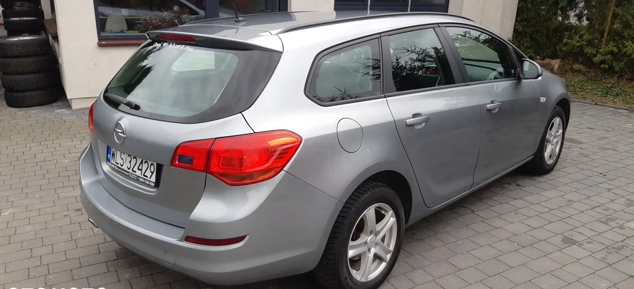 Opel Astra cena 22990 przebieg: 175000, rok produkcji 2012 z Tczew małe 191